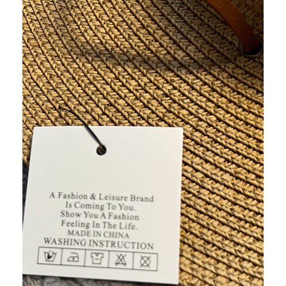 Wide-Brimmed Straw Hat With Adjustable Chin Strap For Sun Protection - Picture 3 of 5